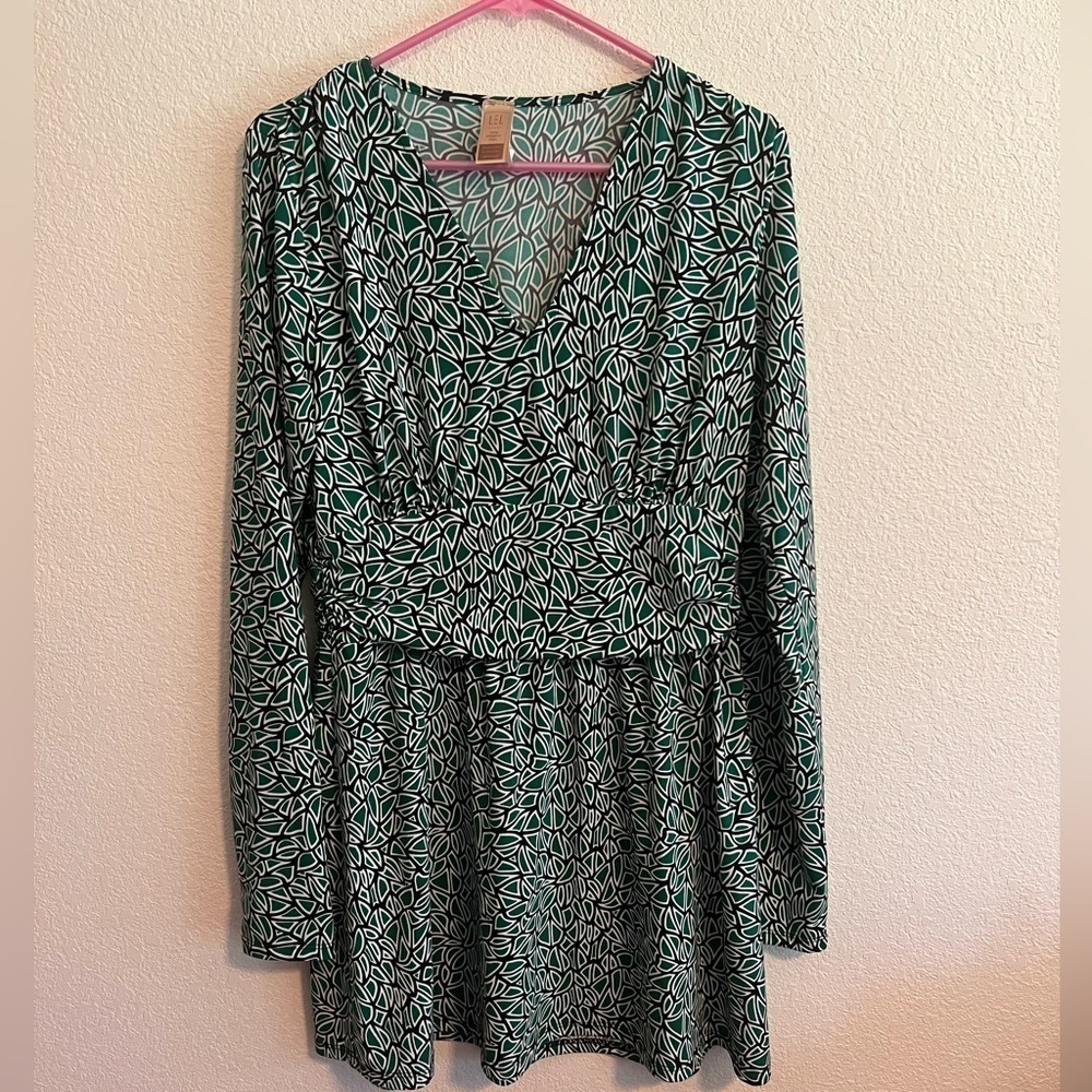 🥞 Long Elegant Legs Green Tunic Size Medium